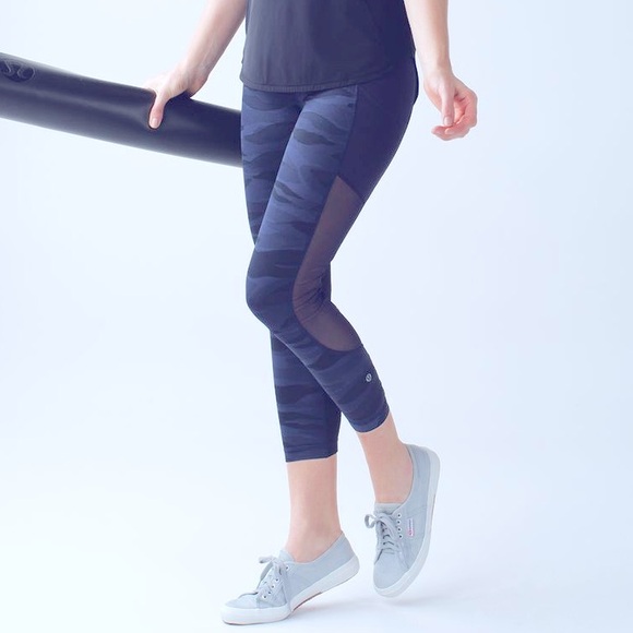 Lululemon Seek The Heat Crop Size 2 Inseam 23” - Picture 1 of 14